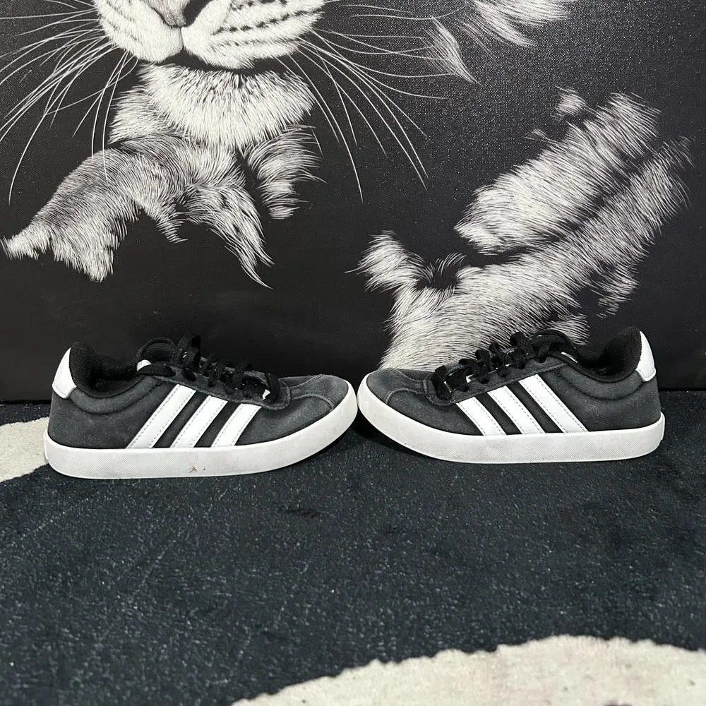 Adidas VL Court 3.0 ID6313 Athletic Sneaker Shoe Kids 12K Suede Casual Cushioned